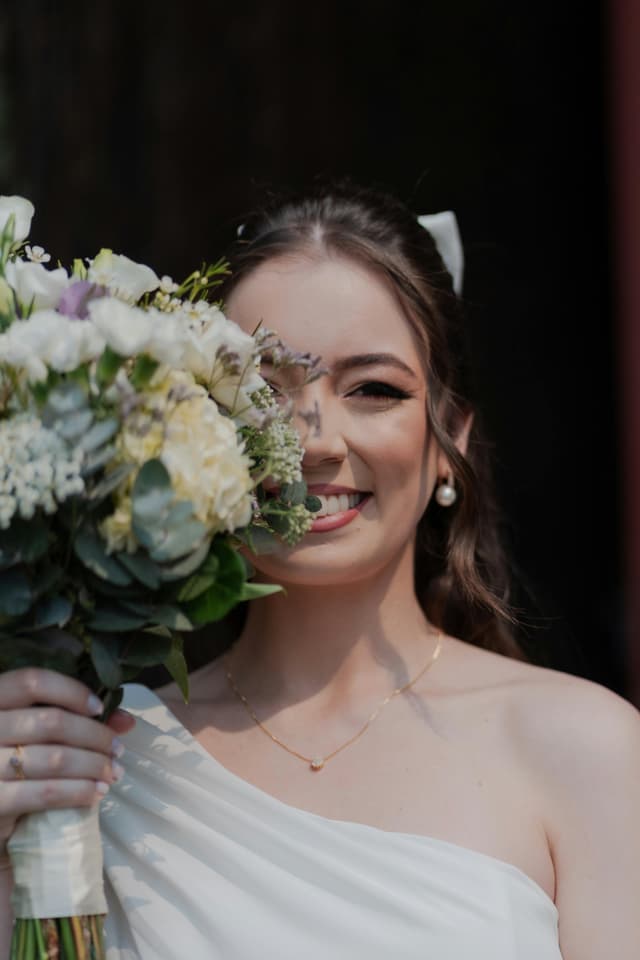 Autora - Noiva com buquê